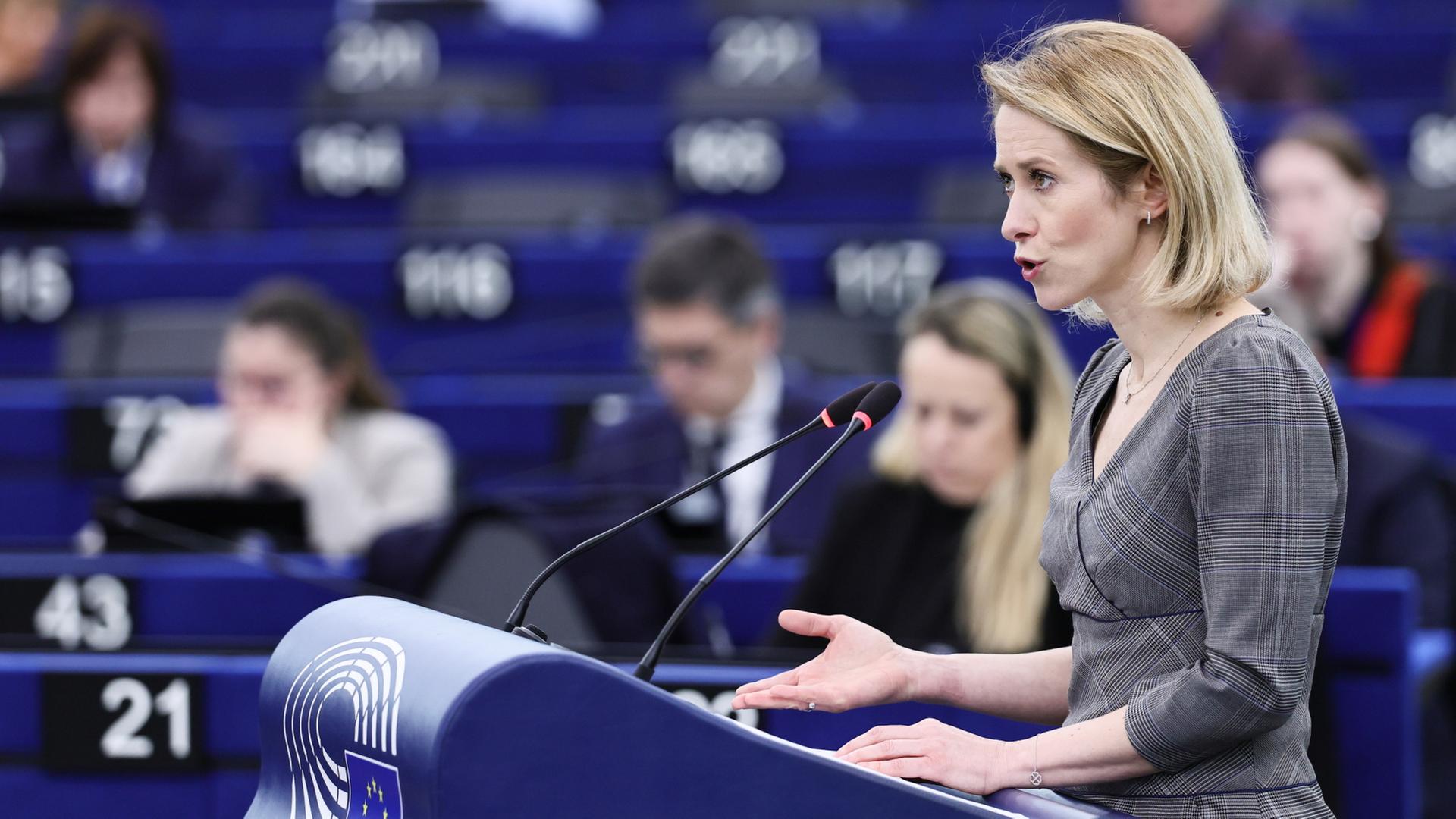 Kaja Kallas spricht vor EU-Abgeordneten im Europäischen Parlament. | EPA