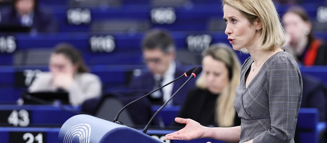 Kaja Kallas spricht vor EU-Abgeordneten im Europäischen Parlament.