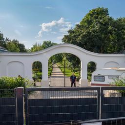 Eingang zur Luxusvilla Hatvanpuszta in Ungarn.