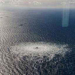 Luftbild von der Meeresoberfläche der Ostsee mit Luftblasen im Bereich der Nord-Stream-2-Pipeline