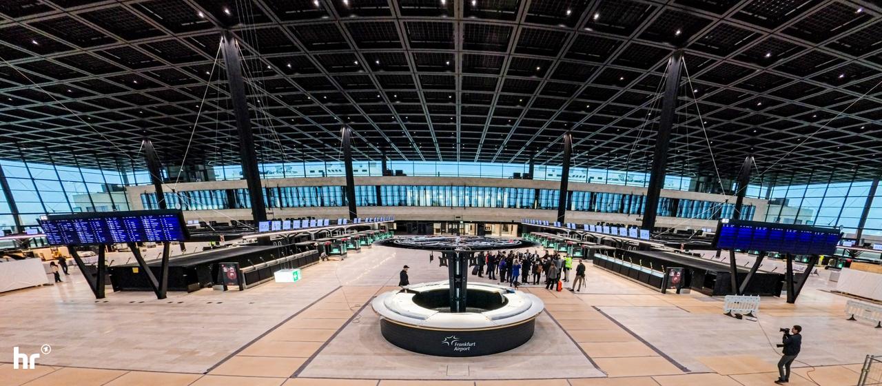 Blauleuchtendes Schild: Abflug H, J