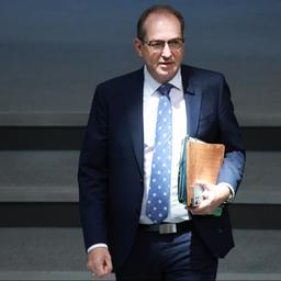 Bundesinnenminister Alexander Dobrindt im Bundestag