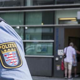 Wappen auf dem Ärmel eines Polizisten in Hessen