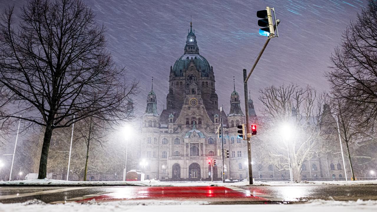 Eisige “Elli” bringt Sturm und Schnee Eisige “Elli” bringt Sturm und Schnee