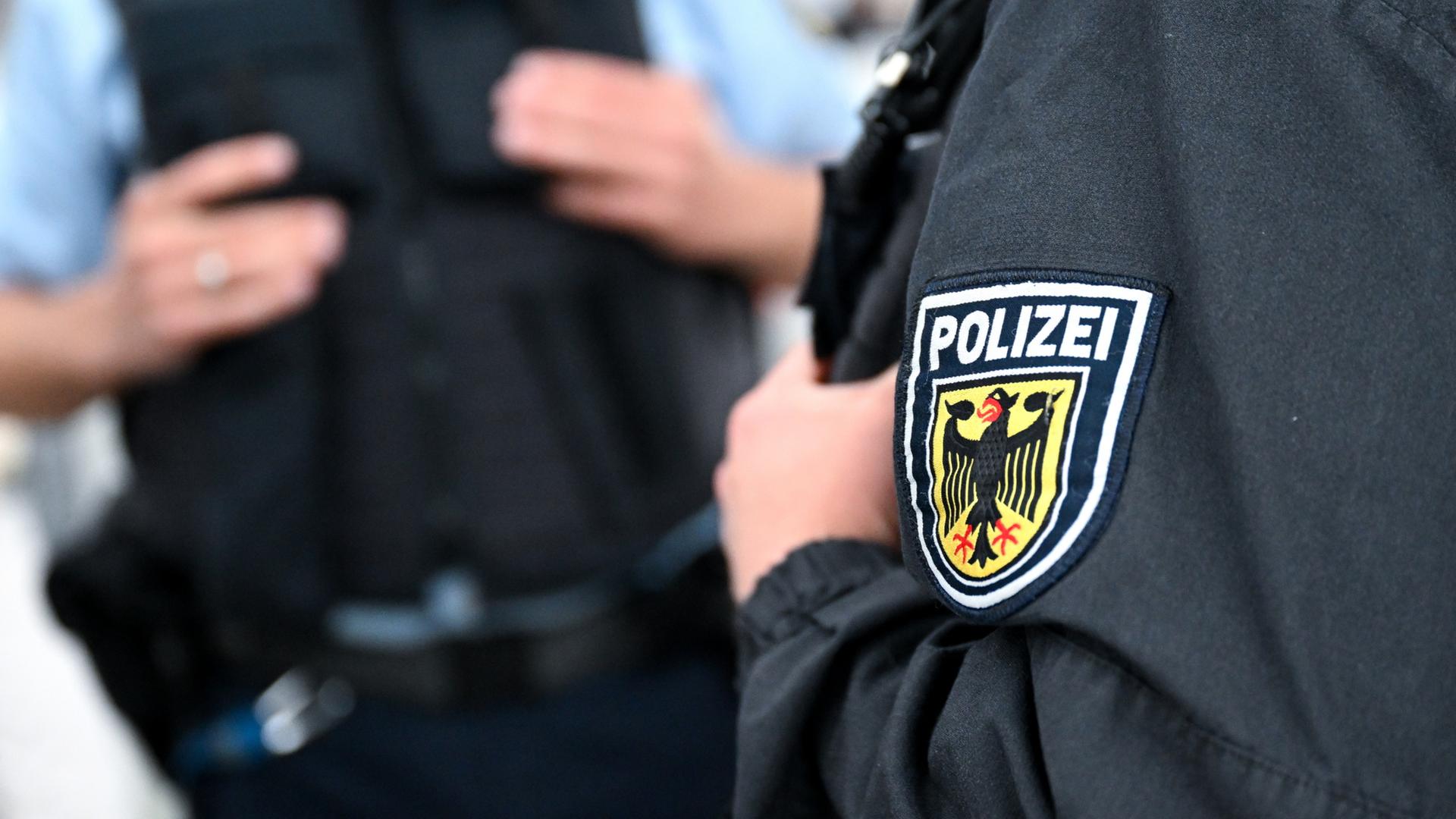 Bundespolizei beschlagnahmt 300 gefährliche Gegenstände an Bahnhöfen Bundespolizei beschlagnahmt 300 gefährliche Gegenstände an Bahnhöfen