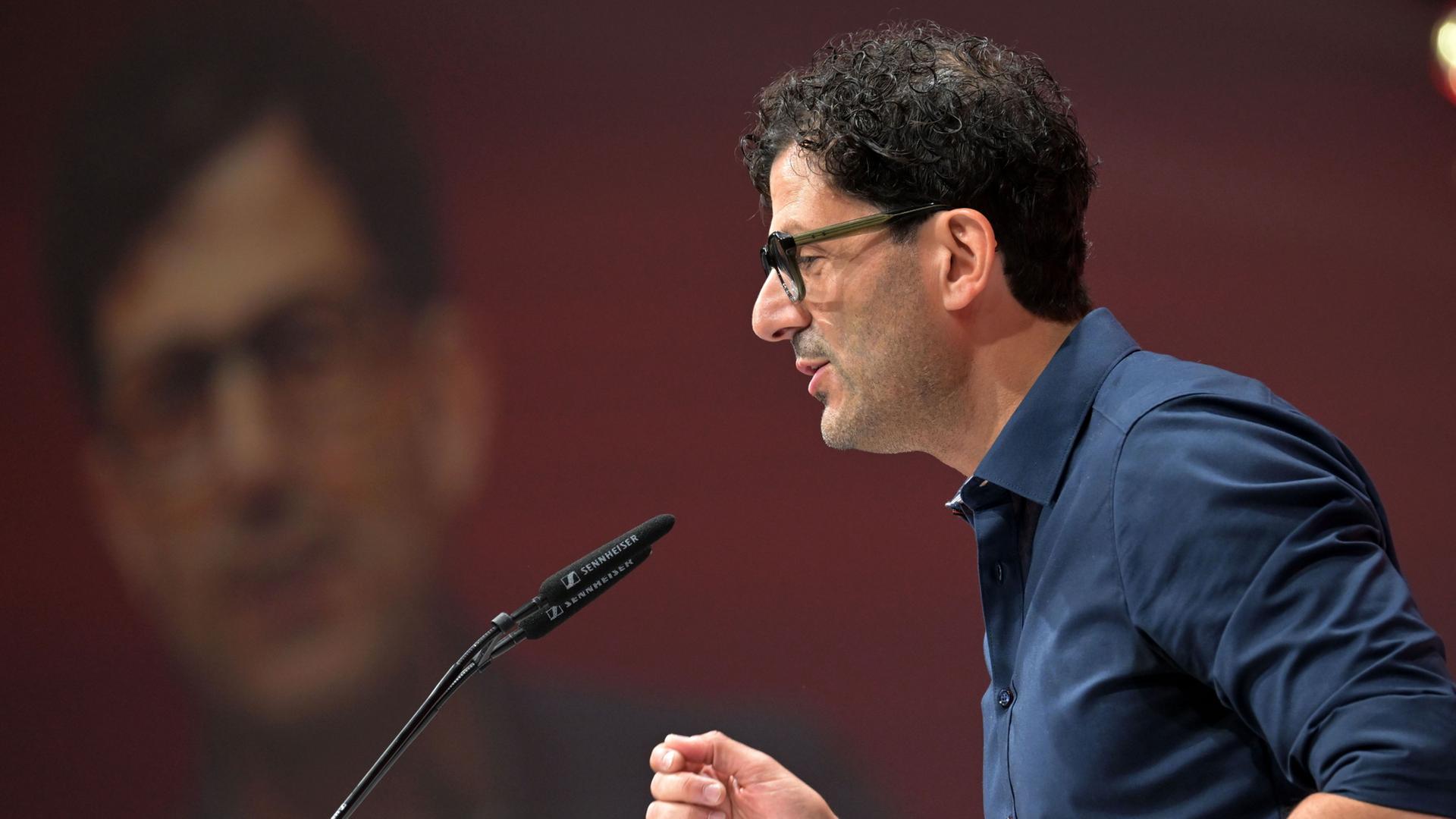 Luigi Pantisano, Vorsitzender der Partei Die Linke, bei seiner Antrittsrede | Michael Bahlo/dpa