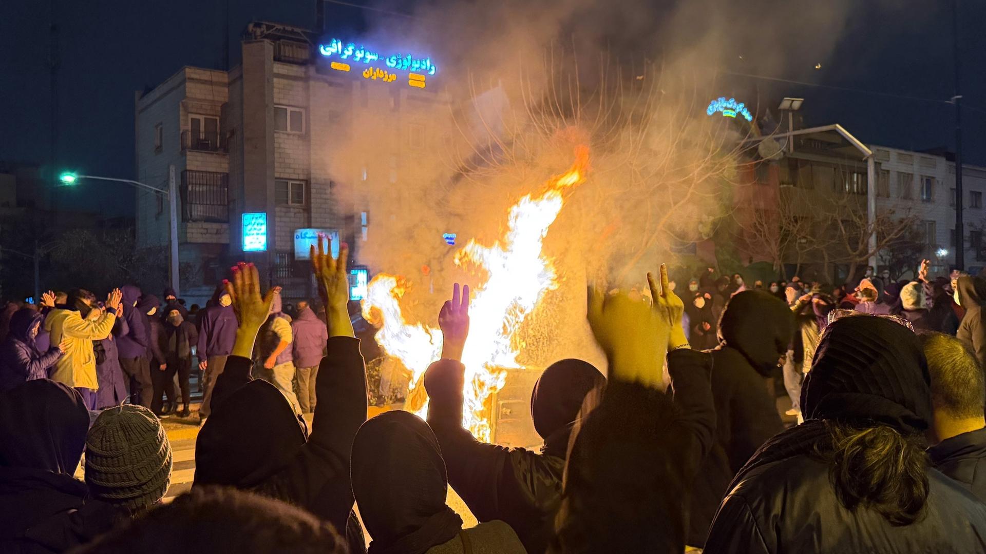 Iraner nehmen an einer regierungsfeindlichen Demonstration in Teheran, Iran, teil. (Archivbild: 9. Januar 2026) | AP