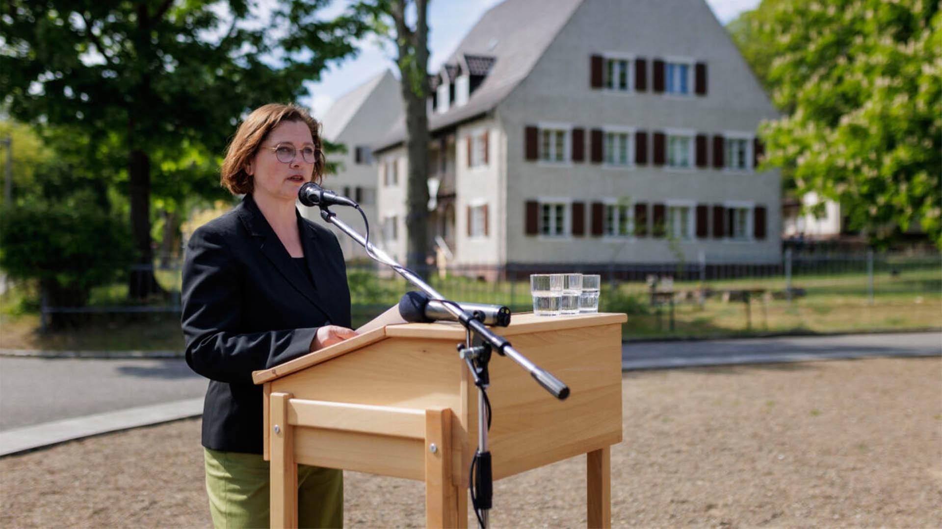 Andrea Genest, Leiterin der Gedenkstaette Ravensbrueck. (Quelle: dpa/Hofmann) | dpa/Hofmann