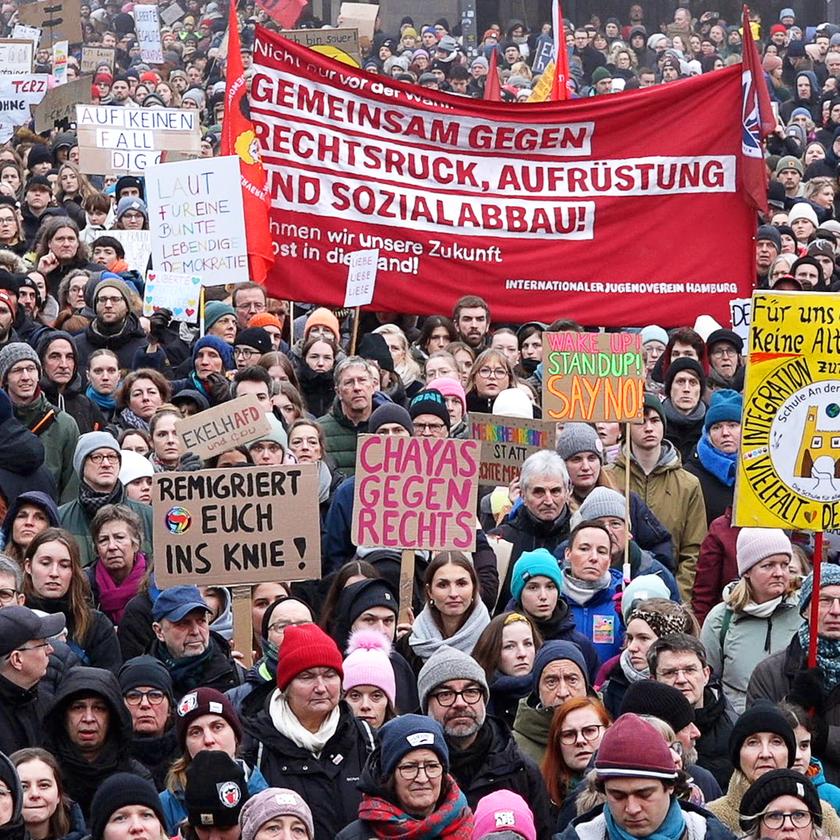 Deutschlandweite Demonstrationen nach Abstimmungen im Bundestag zur  Migrationspolitik der Union