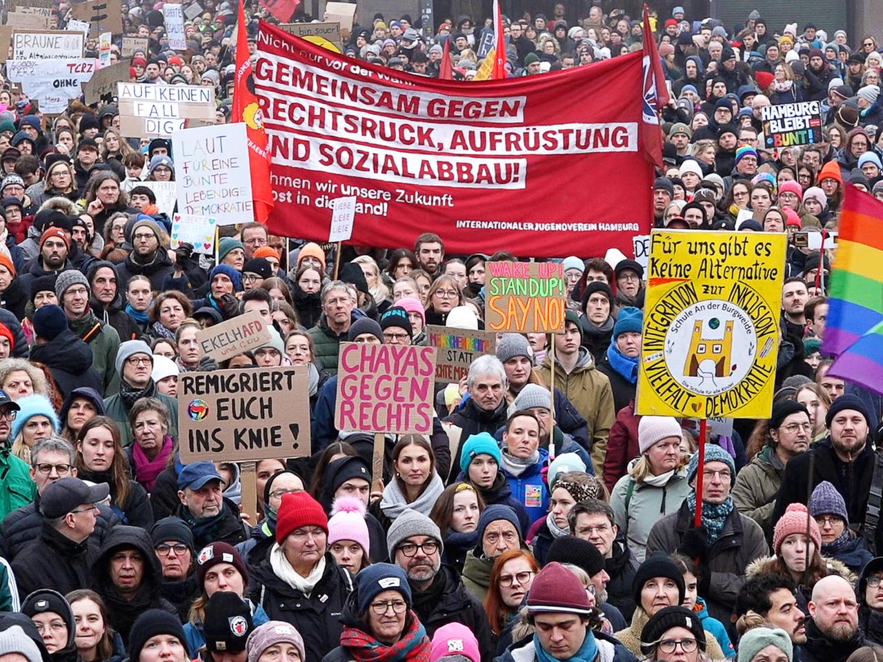 Deutschlandweite Demonstrationen nach Abstimmungen im Bundestag zur  Migrationspolitik der Union
