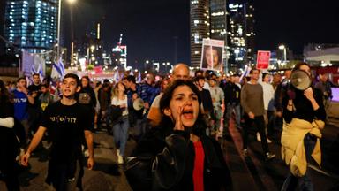 Demonstranten im Stadtzentrum von Tel Aviv fordern die Freilassung der Geiseln