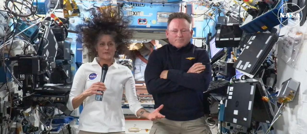 Die beiden Astronauten werden noch bis nächstes Jahr auf der ISS bleiben müssen. 