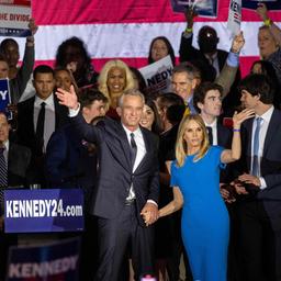 Robert F. Kennedy Jr. mit seiner Frau und Unterstützern