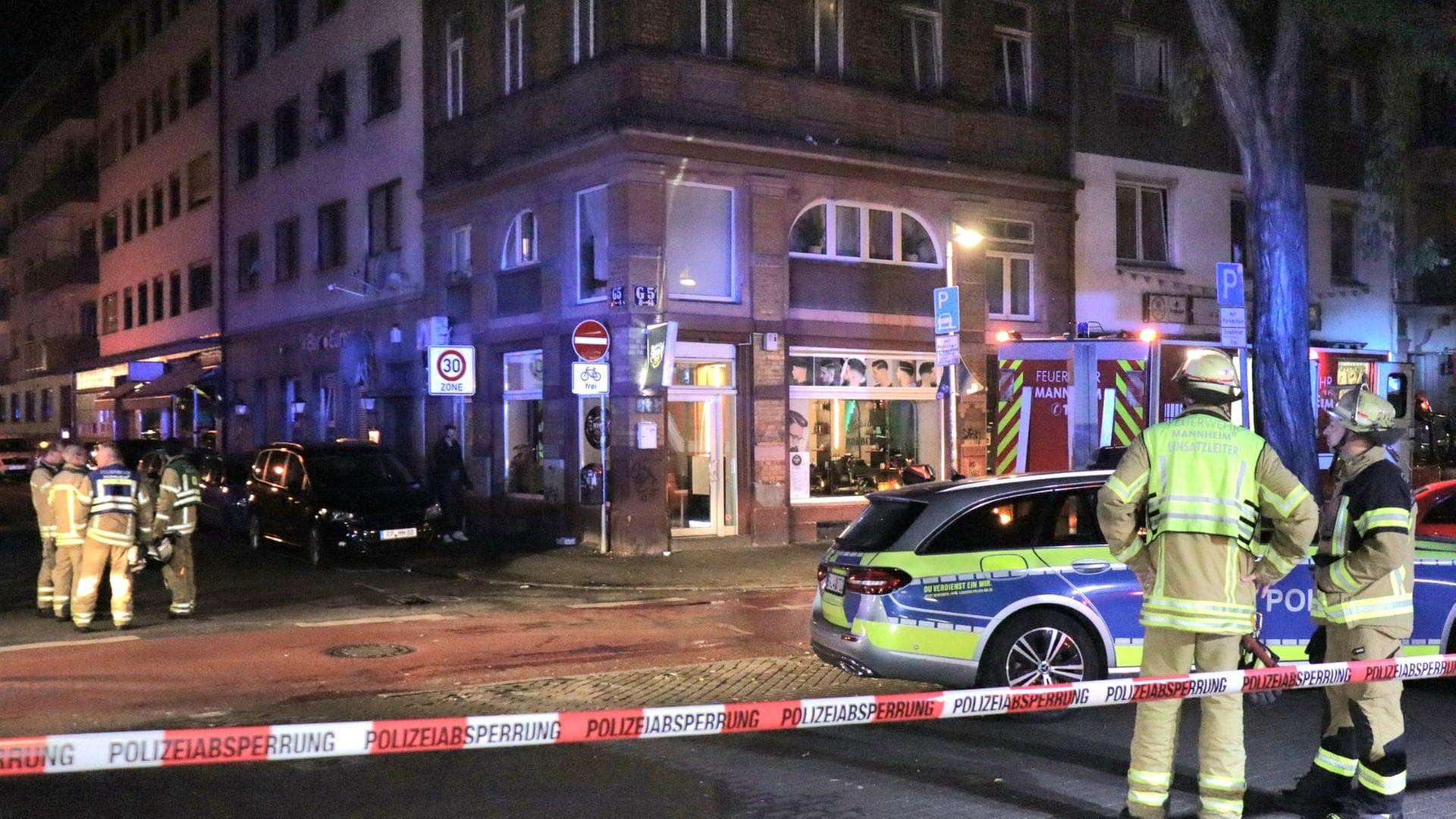 Einsatzkräfte bei Brand in Mannheimer Gaststätte | PR Video/Priebe