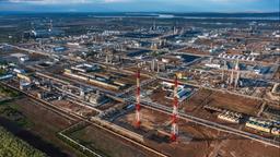 Eine Ölraffinerie des Unternehmens Lukoil in Wolgograd in Russland