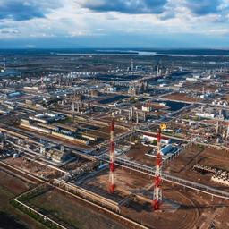 Eine Ölraffinerie des Unternehmens Lukoil in Wolgograd in Russland
