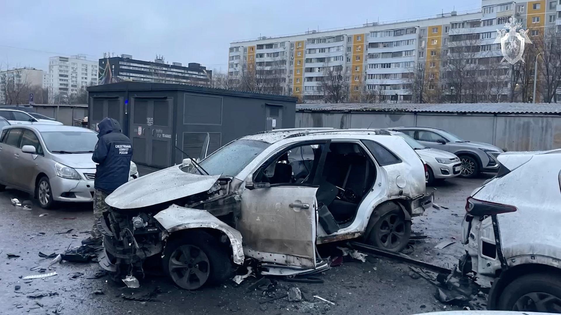 Ein nach einer Explosion zerstörtes Auto ist in Moskau zu sehen. | Russia's Investigative Committee/Handout via REUTERS