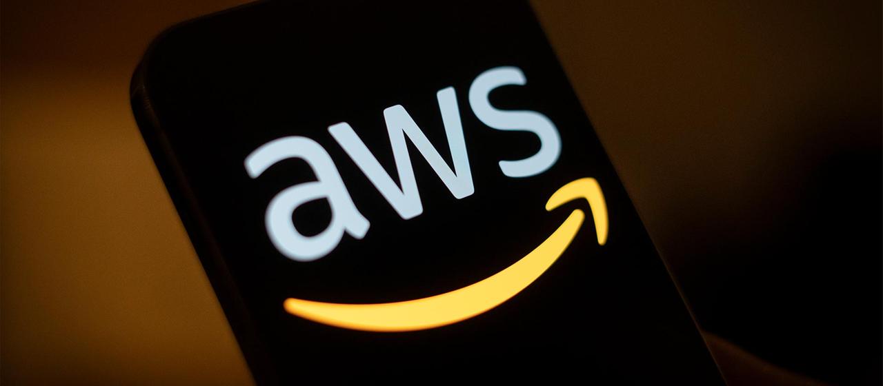 Logo von Amazon Web Services (AWS).