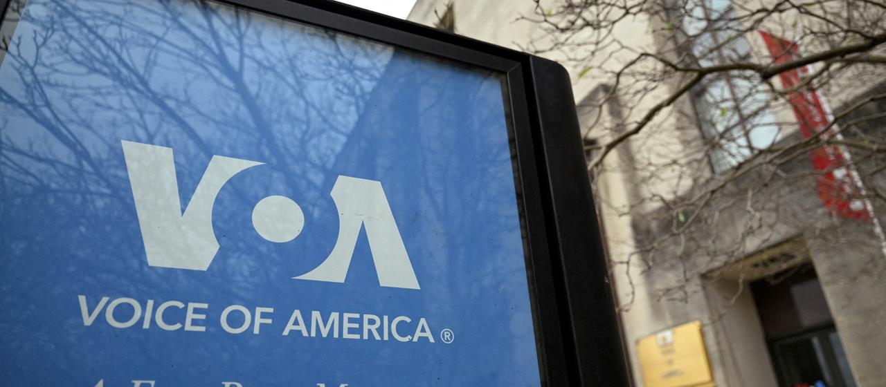 Logo des US-Auslandssenders VOA