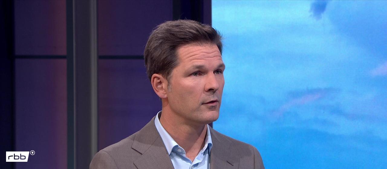 Spitzenkandidat der Berliner SPD für die Abgeordnetenhauswahl, Steffen Krach in der rbb-Sendung "Ihr Plan, Herr Krach?" (Quelle: rbb)