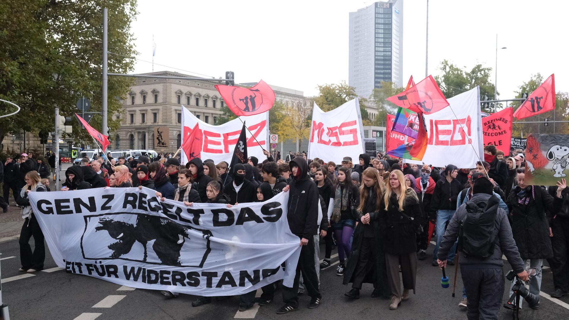 Demos in vielen Städten: Jugend-Proteste bisher weitgehend friedlich