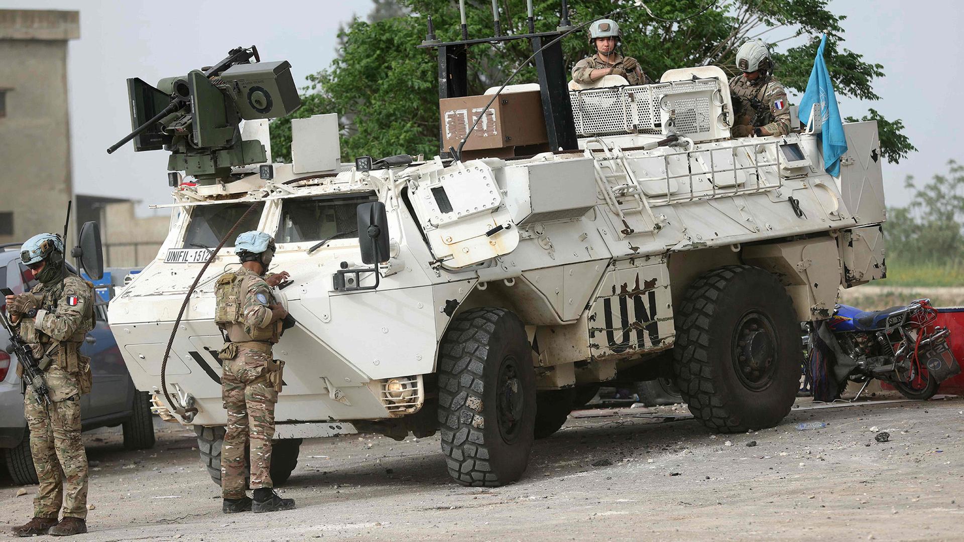 Französische Soldaten der Interimstruppe der Vereinten Nationen im Libanon (UNIFIL) patrouilliert. | AFP