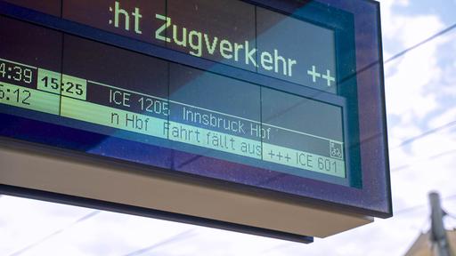 Bahn will Reisende mit KI besser informieren