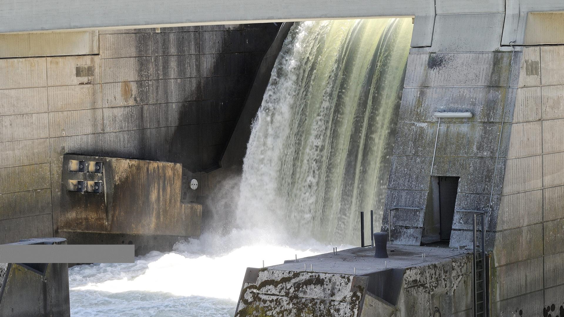 Niedrige Pegel: Helfen Staustufen dem Rhein, das Wasser zu halten?