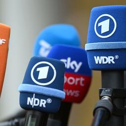 Mikrofone verschiedener Rundfunkanstalten