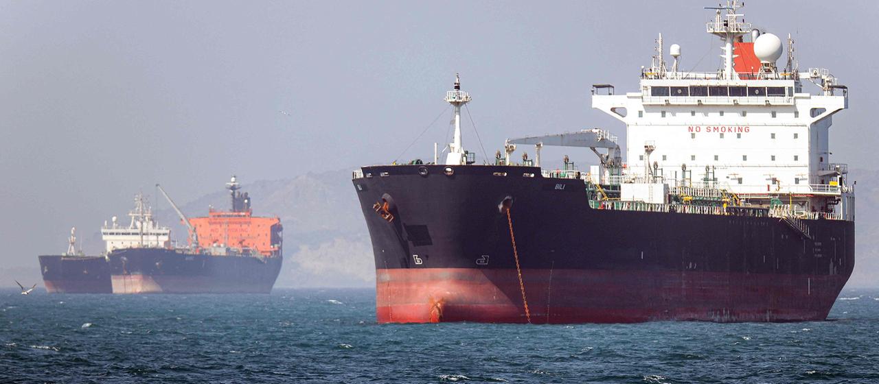 Tanker ankern vor Bandar Abbas.