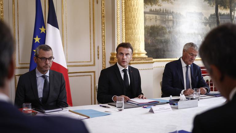 Emmanuel Macron bei einem Sicherheitstreffen im Elysée-Palast am 16. Oktober 2023