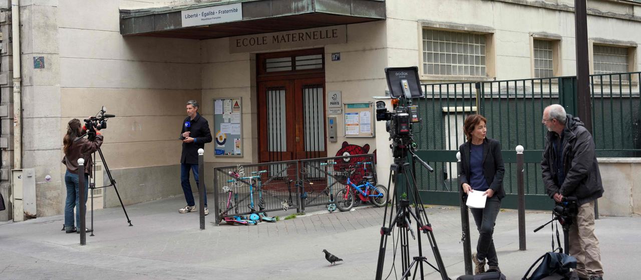 Eingang zu einer Schule in Paris