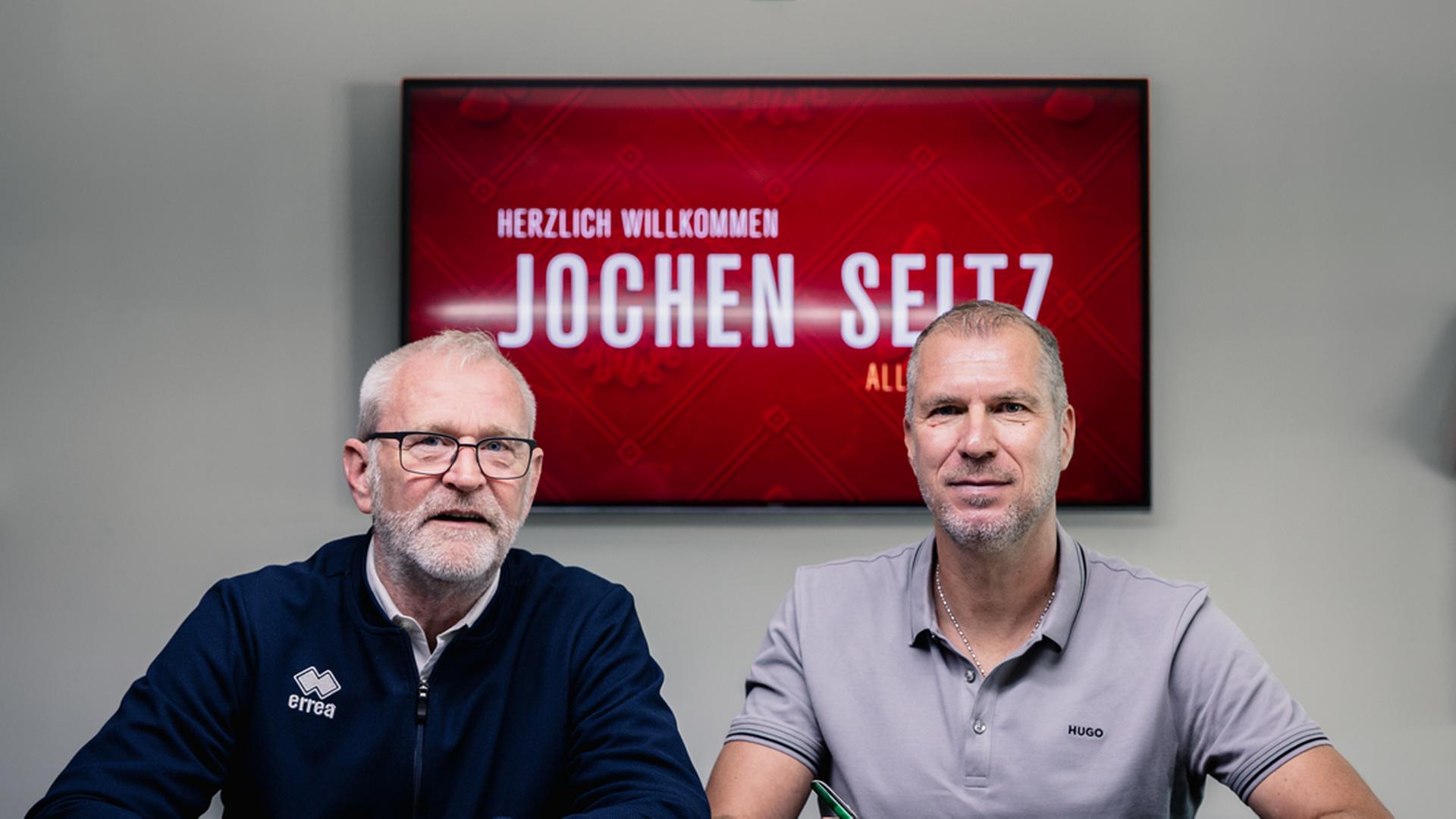 SVWW-Manager Uwe Stöver sitzt neben Jochen Seitz. | SVWW