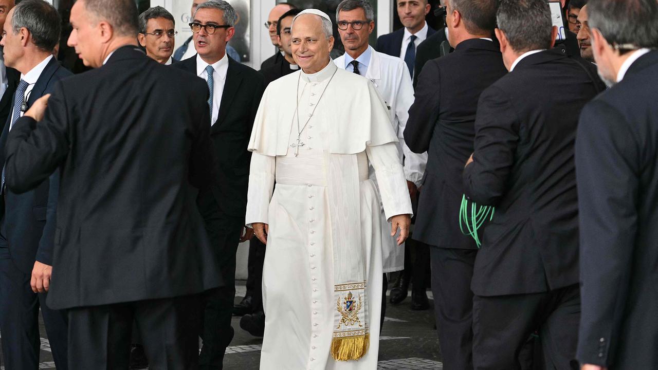 Papst Leo XIV. nach Lungen-OP aus der Klinik entlassen