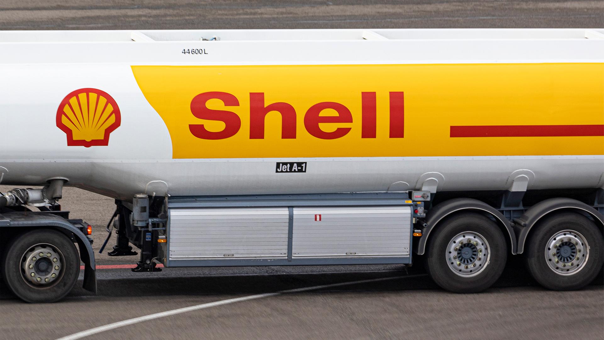 Shell Logo auf einem Tanklastwagen. | picture alliance / NurPhoto