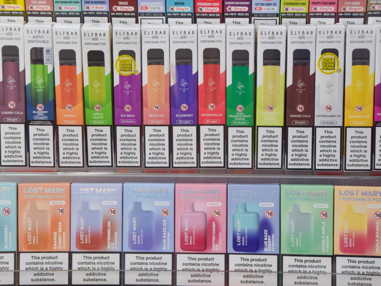 elfbar elfa master akku Aus für Einweg-E-Zigaretten?: Fluch für Gesundheit und Umwelt? - Die Luft  für Vapes wird dünner main image 1