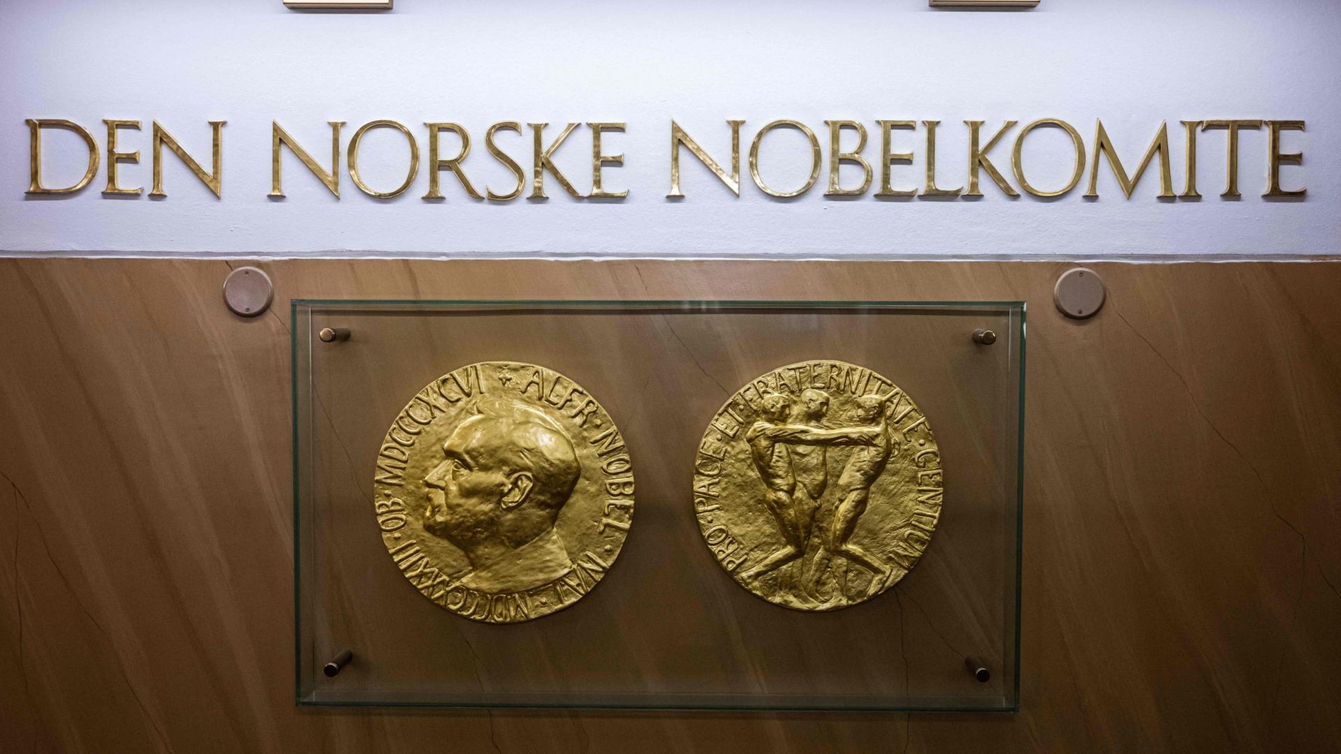 Eine Replik der Friedensnobelpreis-Medaille, aufgenommen in Oslo. | AFP