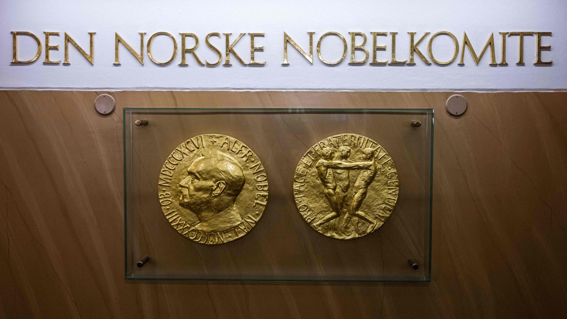 Eine Replik der Friedensnobelpreis-Medaille. | AFP
