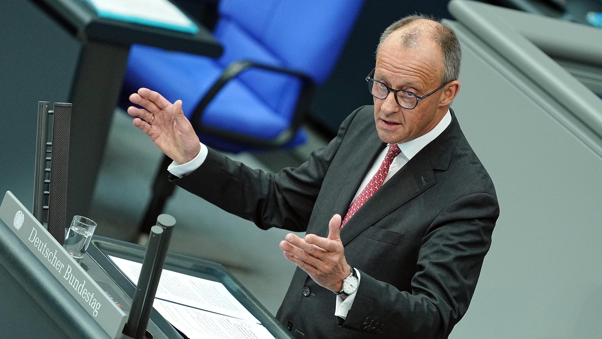Friedrich Merz spricht im Bundestag. | dpa