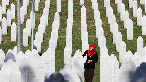 Trauer und Suche nach Spuren der Srebrenica-Opfer