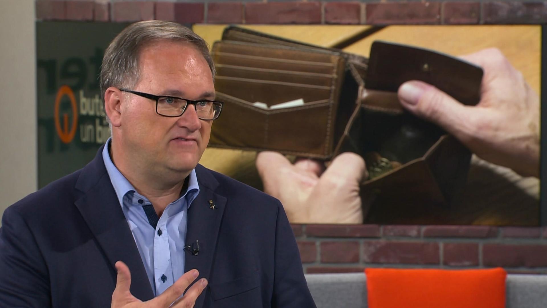 Wo Bremens Finanzsenator sparen will: "Alle Ressorts müssen ran!"