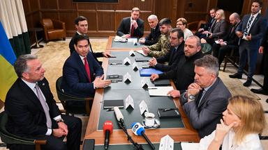 US-Außenminister Rubio und der Sondergesandte Witkoff beim Treffen mit Vertretern der Ukraine in Florida. 