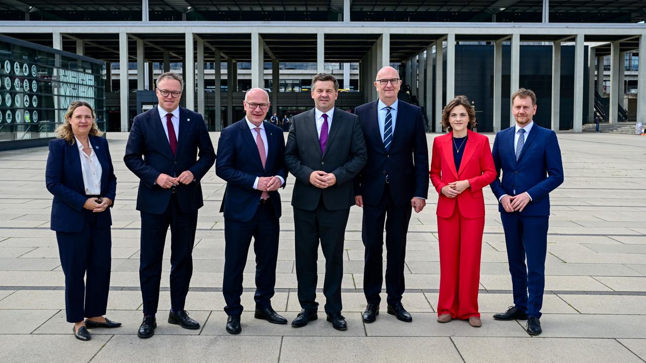 Konferenz der Ministerpräsidenten: Der Osten will Transparenz – und seinen Anteil Konferenz der Ministerpräsidenten: Der Osten will Transparenz – und seinen Anteil