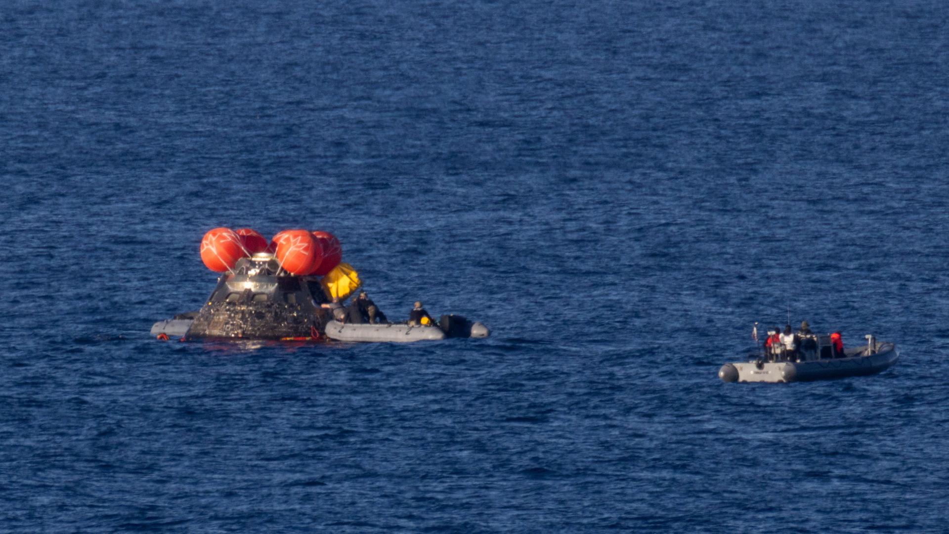 Die Raumkapsel im Pazifik | via REUTERS