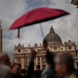 Der Petersdom in Rom bei Regen
