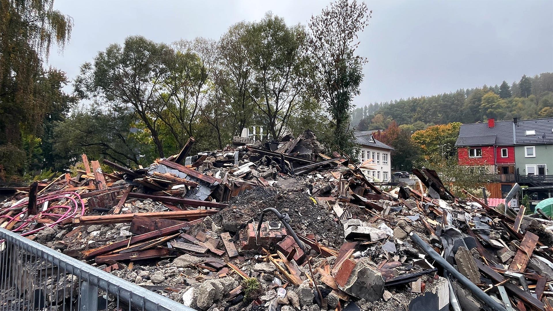 Schden verursacht durch den Einsatz einer Erdrakete beim Glasfaserausbau. |  SWR Studio Mainz