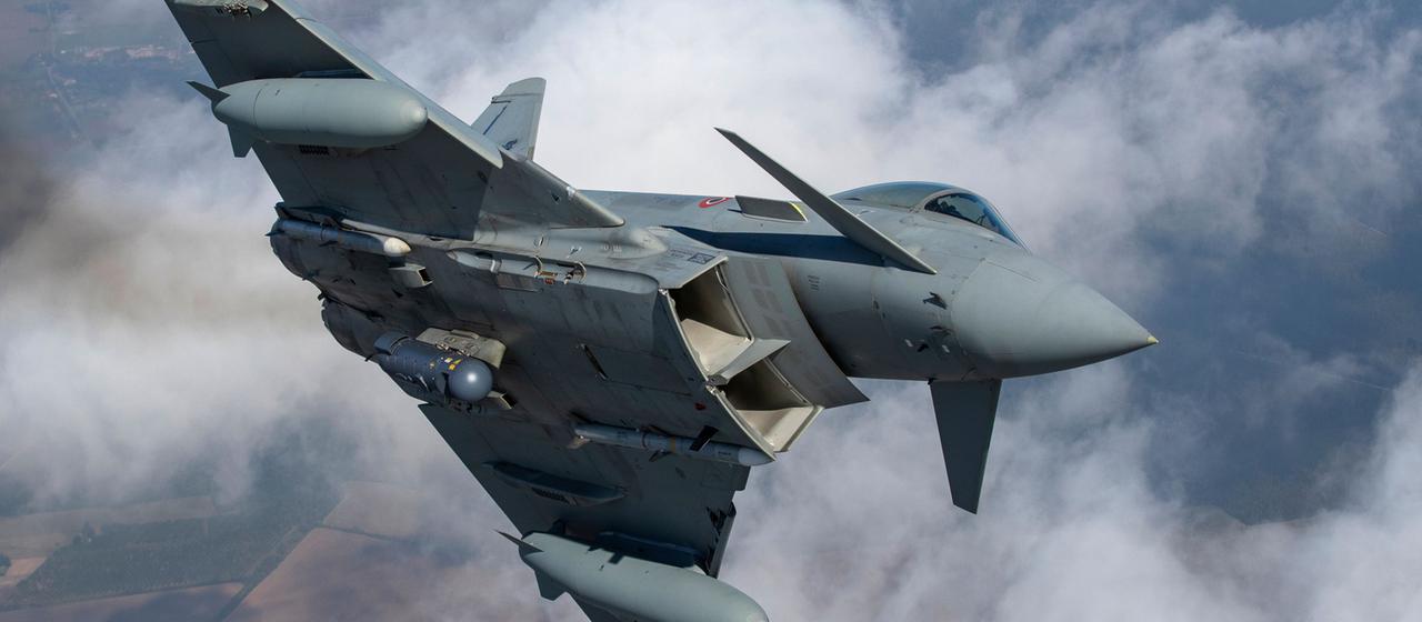 Ein Mehrzweckkampfflugzeug vom Typ "Eurofighter Typhoon" der italienischen Luftwaffe nimmt an der NATO Baltic Air Policing Mission teil (Foto: 12.09.2023).