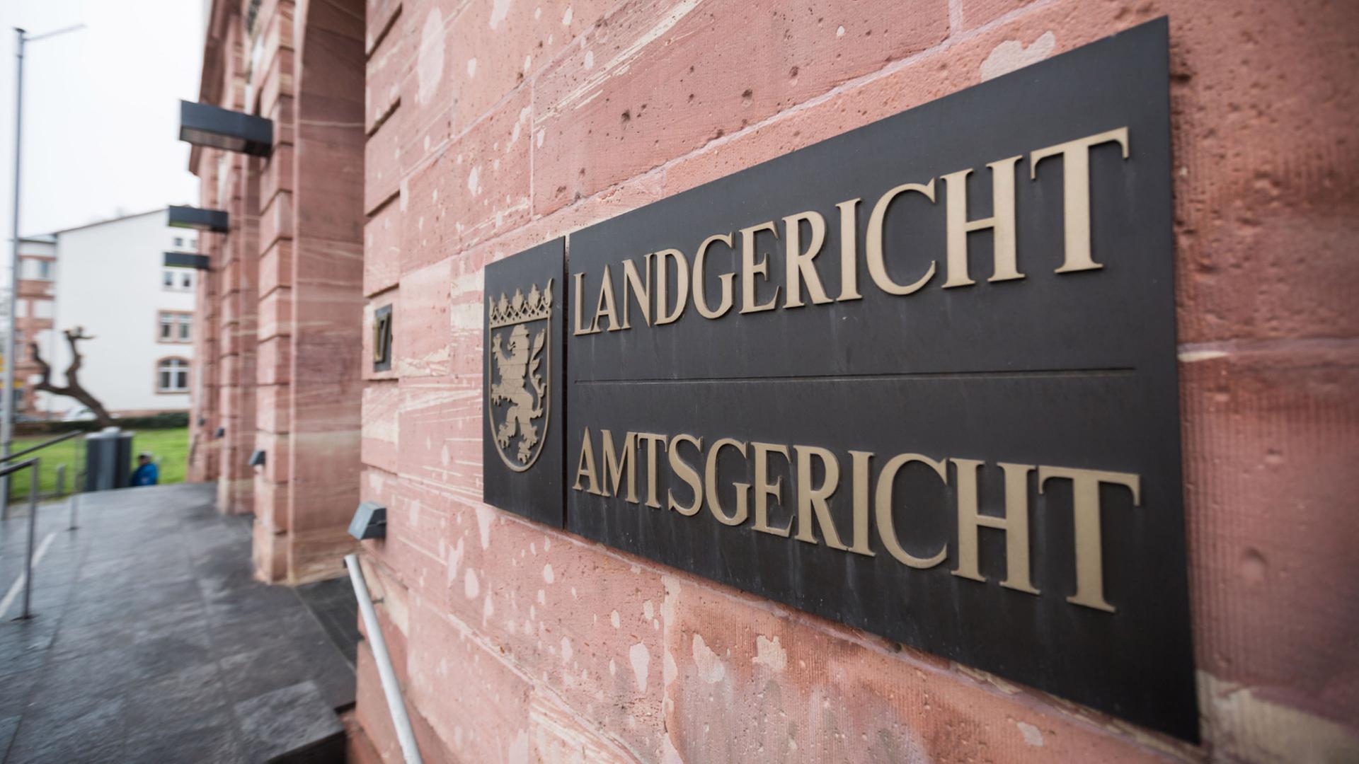 Hanau: Angeklagter gesteht tödliche Prügelattacke auf Wohnungslosen