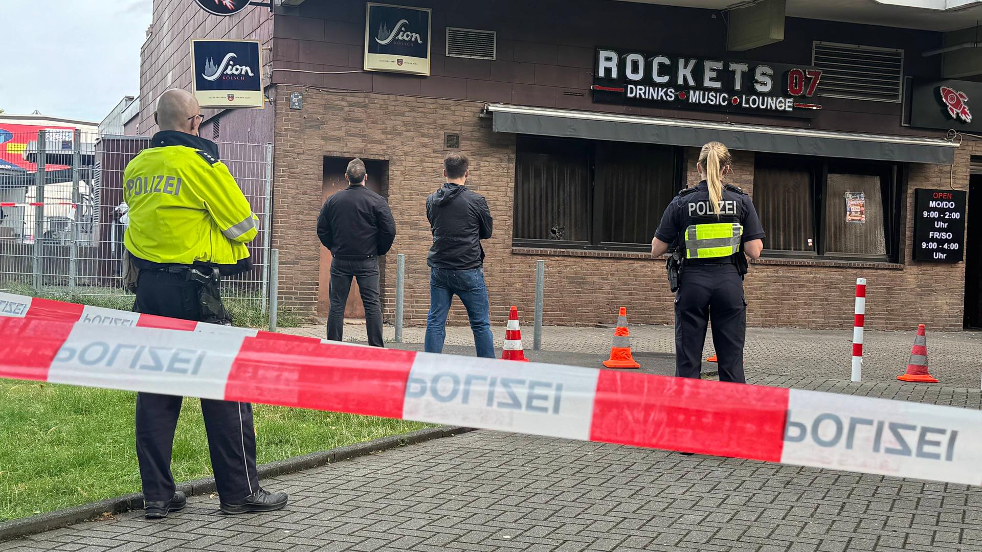 Schüsse auf Kölner Bar abgefeuert - Polizei leitet Fahndung ein