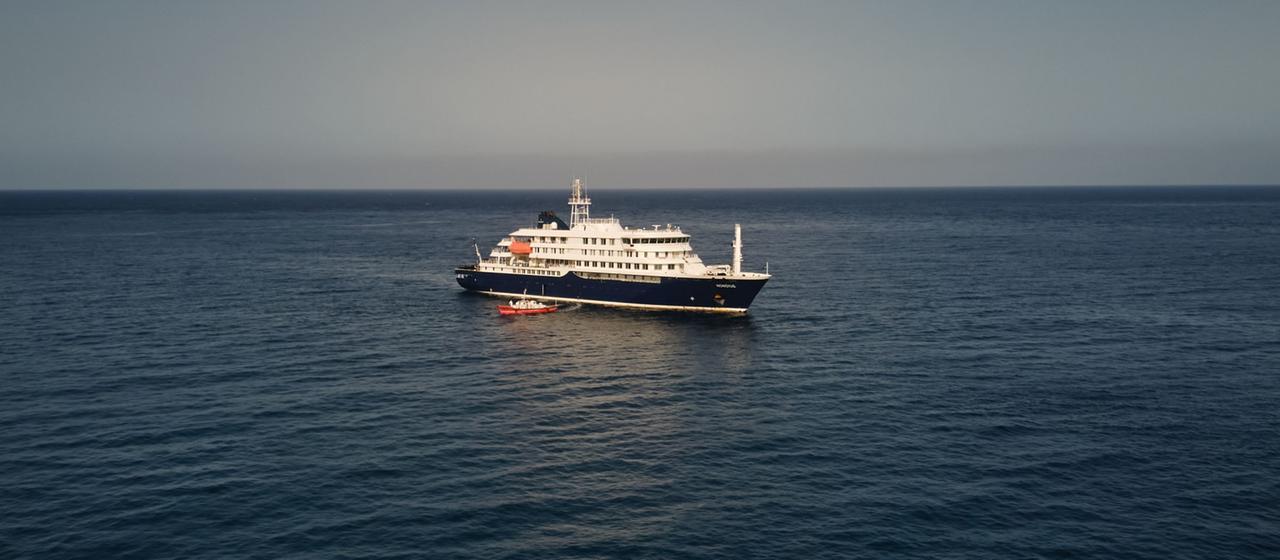 Das Schiff "Hondius" vor Kap Verde.